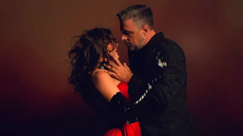 Cornel Ilie și Anastasia Sandu în videoclipul piesei „Mi-e dor de tine”