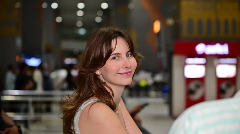 nicolle verma la aeroport