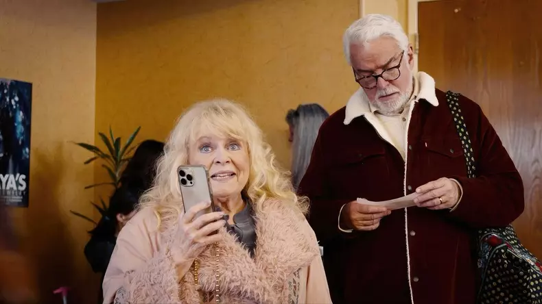 Sally Struthers, John O'Hurley (6)