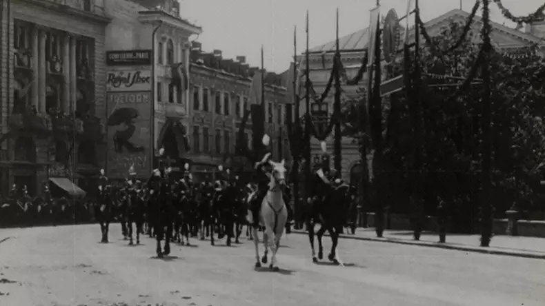 1929