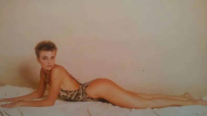 lia-bugnar-costum-de-baie-model