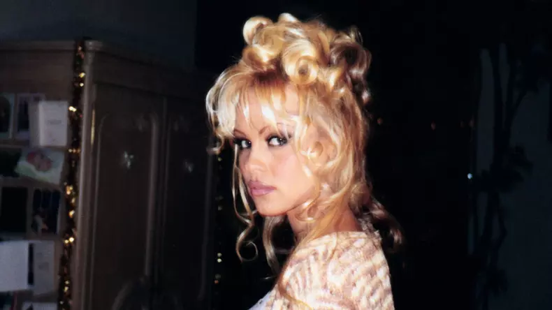 Pamela Anderson își spune povestea în documentarul Netflix „Pamela, A Love Story” (1)
