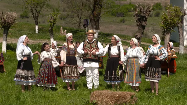De Florii, spectacol folcloric la TVR 1 și TVR Folclor  (4)