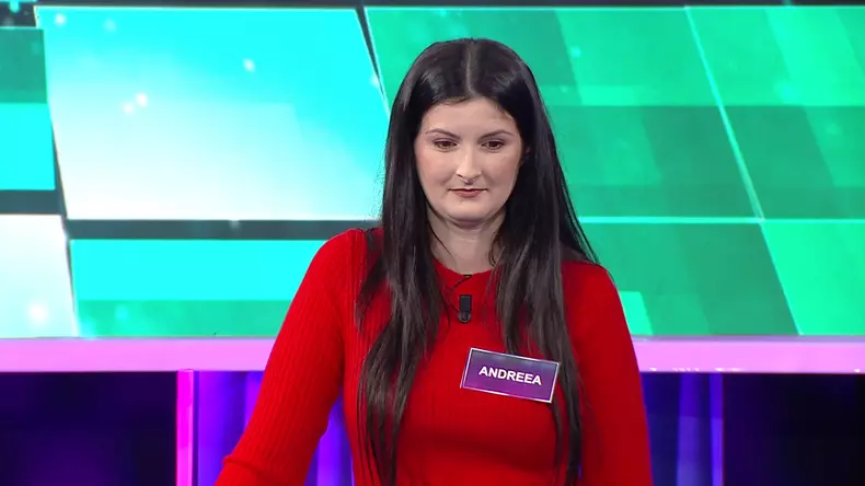 Andreea_The Floor