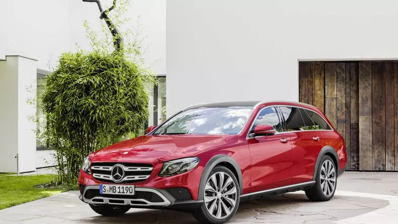 2017-mercedes-e-class-all-terrain-16