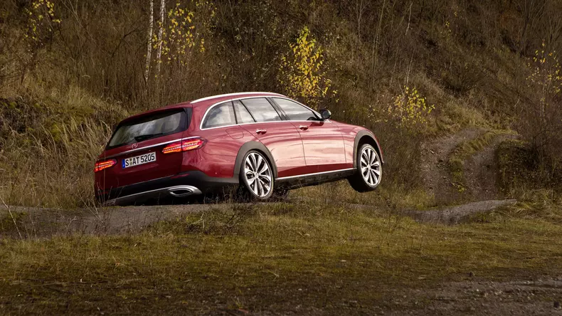 2017-mercedes-e-class-all-terrain-28