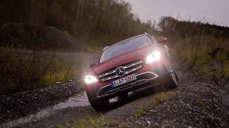 2017-mercedes-e-class-all-terrain-3