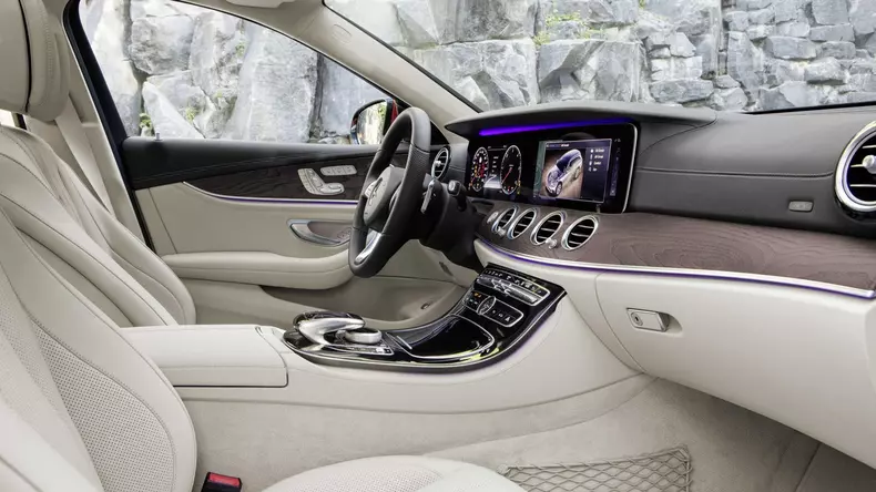 2017-mercedes-e-class-all-terrain-34