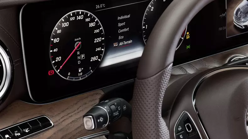 2017-mercedes-e-class-all-terrain-35