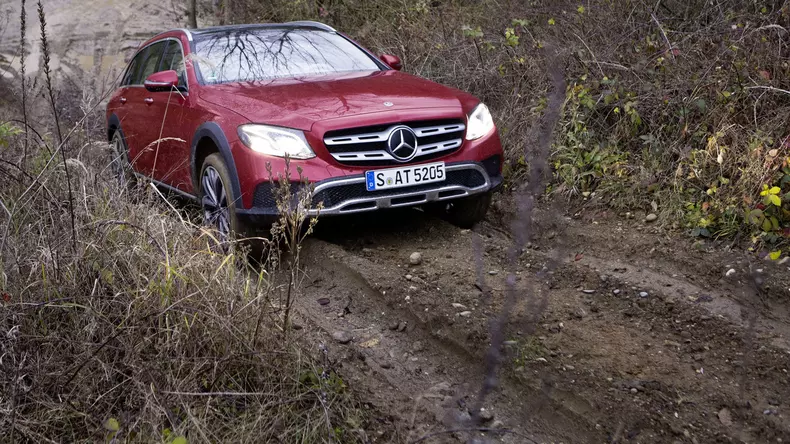 2017-mercedes-e-class-all-terrain-4