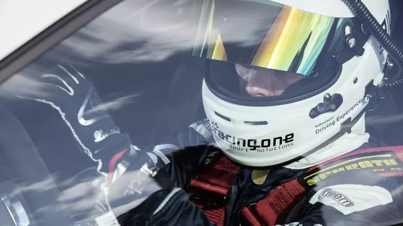 volkswagen-golf-gti-clubsport-s-12