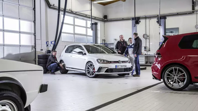 volkswagen-golf-gti-clubsport-s-7