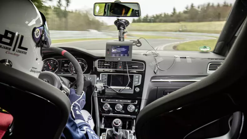 volkswagen-golf-gti-clubsport-s-8