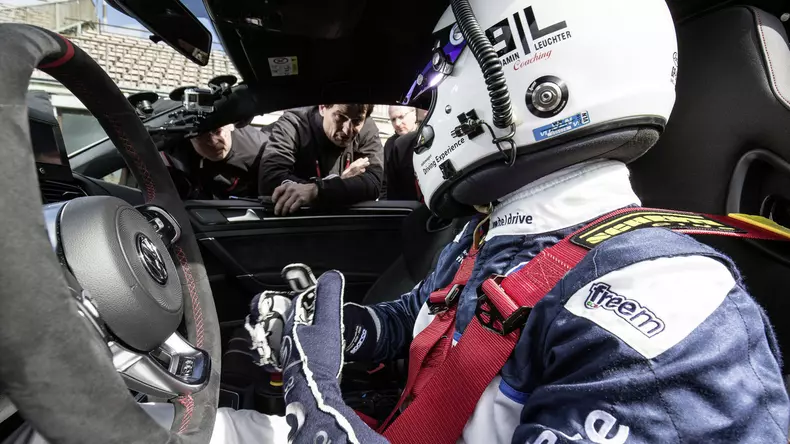 volkswagen-golf-gti-clubsport-s-9