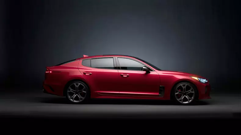2017-kia-stinger-gt-12