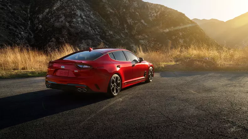 2017-kia-stinger-gt-22