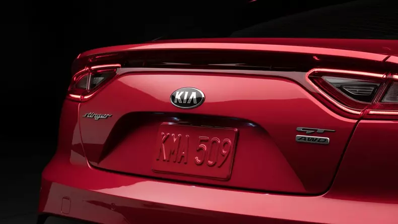 2017-kia-stinger-gt-4