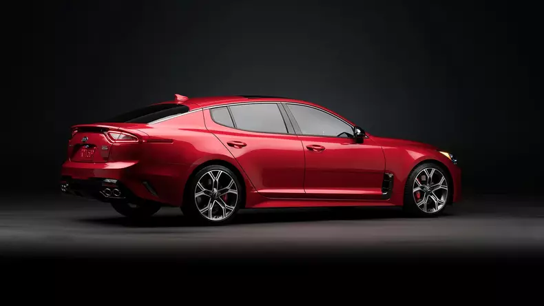 2017-kia-stinger-gt-42