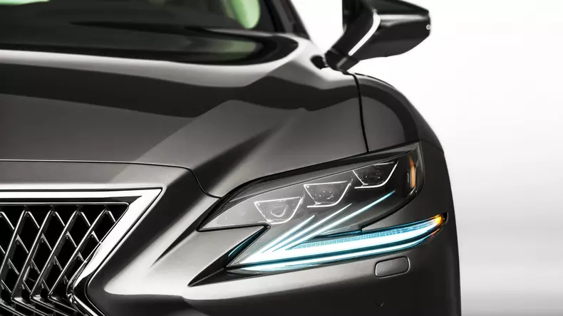 2017-lexus-ls-detroit-10