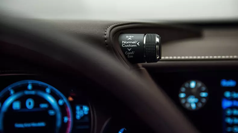 2017-lexus-ls-detroit-20