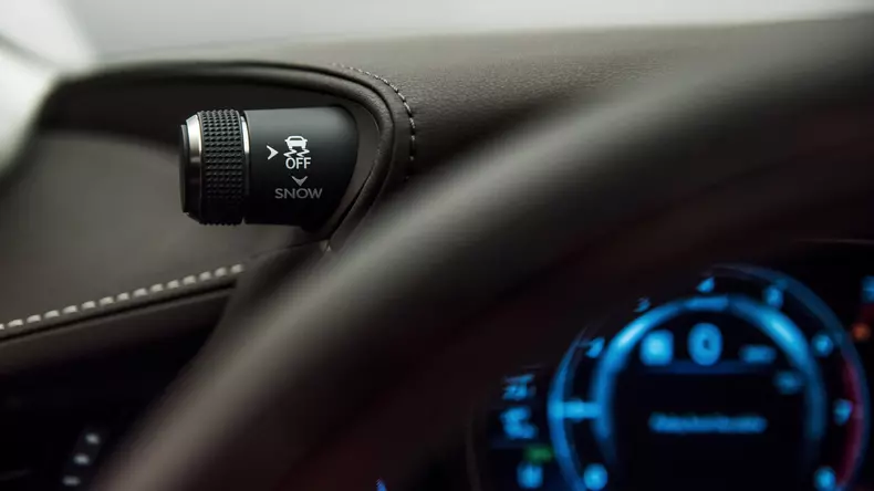 2017-lexus-ls-detroit-22