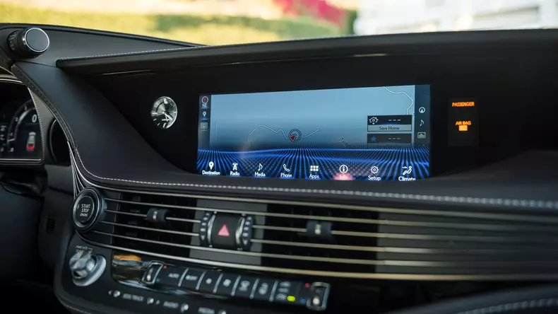 2017-lexus-ls-detroit-27