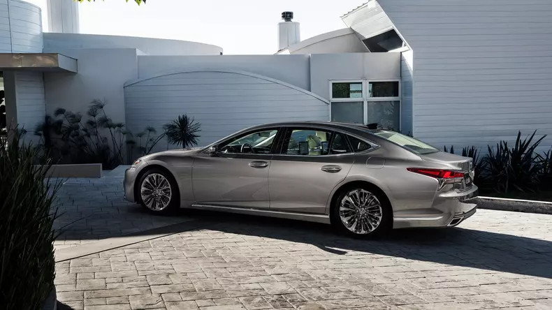 2017-lexus-ls-detroit-3