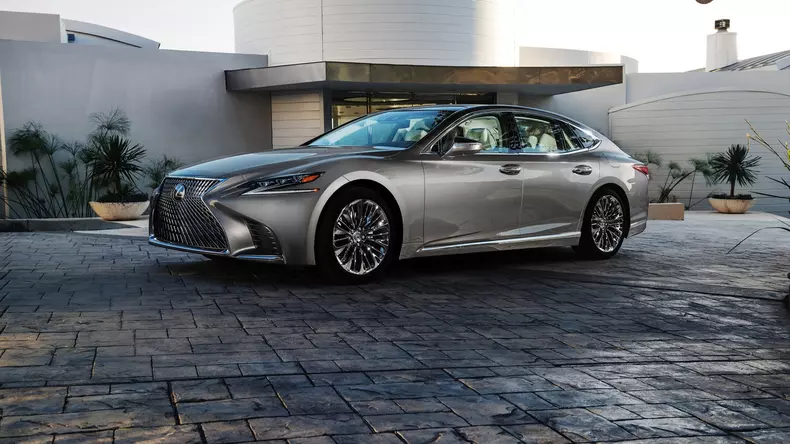 2017-lexus-ls-detroit-6