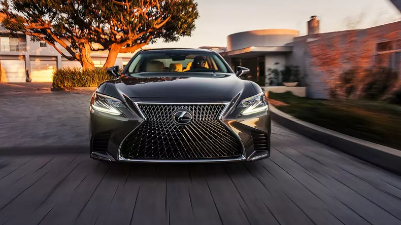 2017-lexus-ls-detroit-7