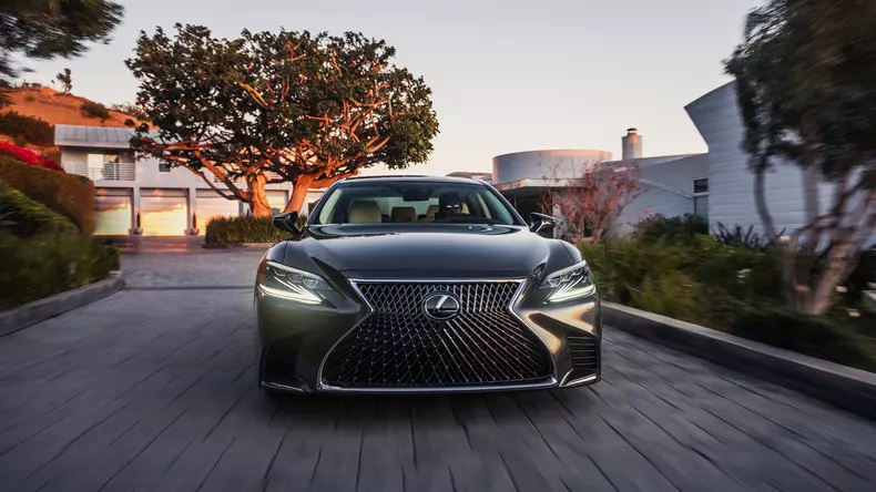 2017-lexus-ls-detroit-8