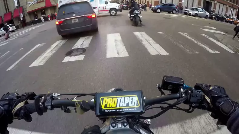 Chicago-Cop-Throws-Coffee-at-Biker