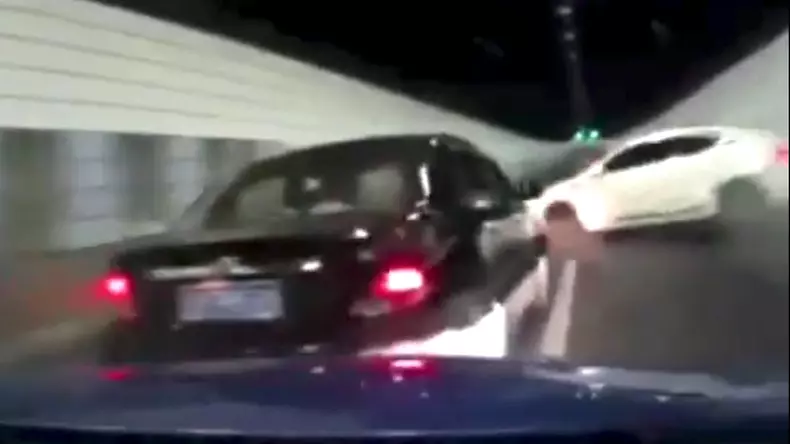 Sports-car-race-ends-in-crash