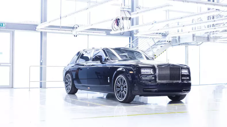 2017-rolls-royce-phantom-2