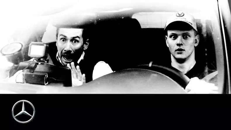 QuickMick-–-Fahrschule-Furious-4-Overtaking-–-Mercedes-Benz-original