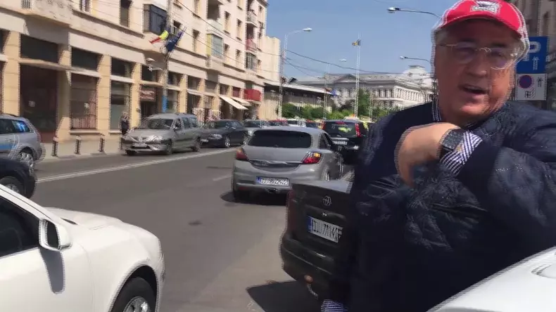 CraiovaForum-Pumni-si-picioare-pentru-un-loc-de-parcare