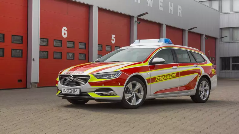 opel-insignia-sports-tourer-fire-department-command-vehicle (1)