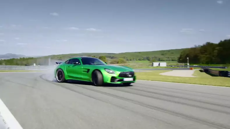 The-Mercedes-AMG-GT-R-Raw