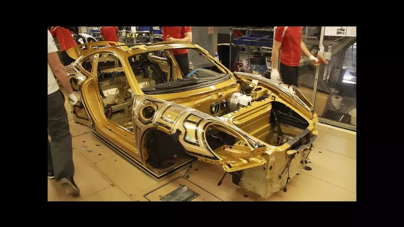 The-production-process-of-the-911-Turbo-S-Exclusive-Series-–-Assembly.