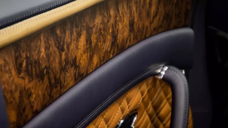 bentleys-open-pore-walnut-veneer