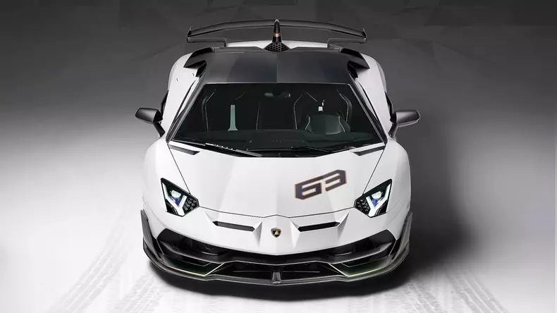 Lamborghini Aventador SVJ fata