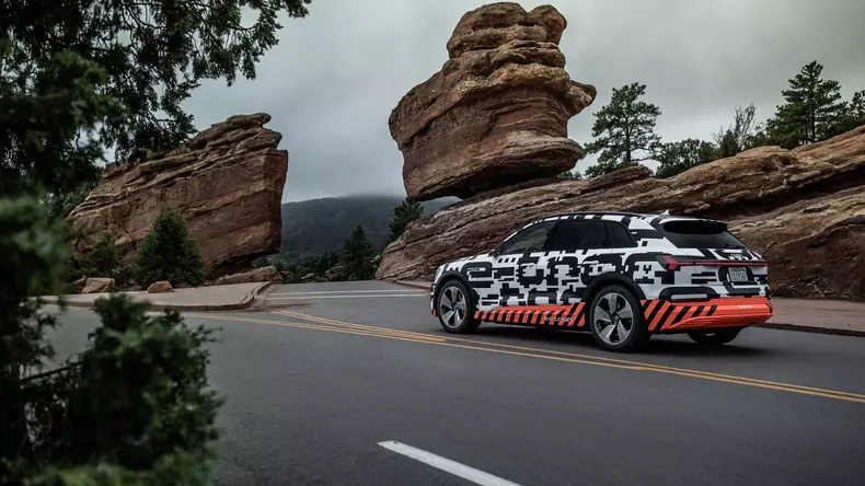 audi-e-tron-prototype-at-pikes-peak (10)