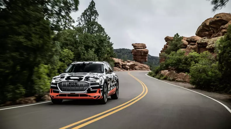 audi-e-tron-prototype-at-pikes-peak (2)