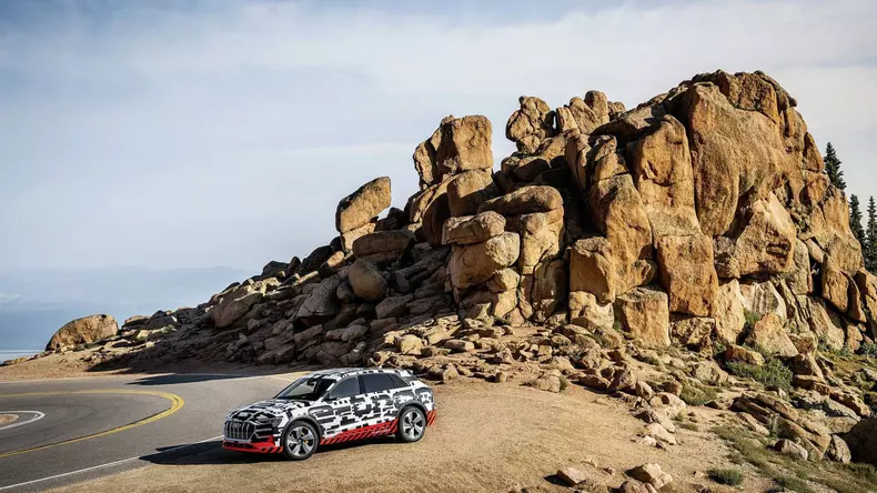 audi-e-tron-prototype-at-pikes-peak (6)