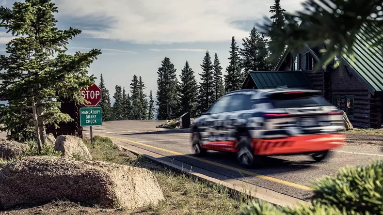 audi-e-tron-prototype-at-pikes-peak (8)