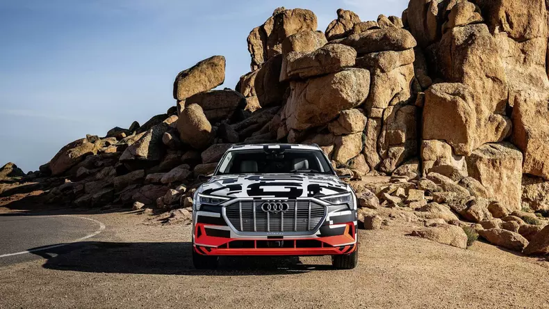audi-e-tron-prototype-at-pikes-peak