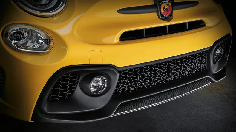 2019-abarth-595-ailesi