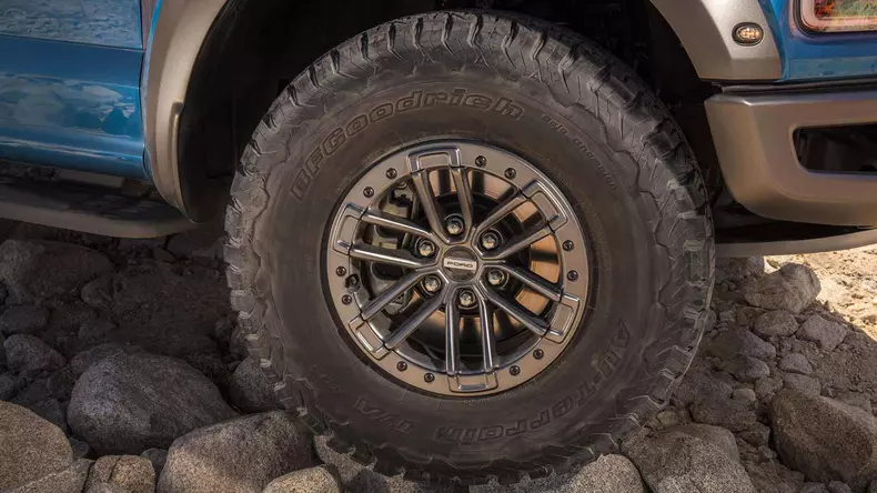 2019-ford-f-150-raptor (15)