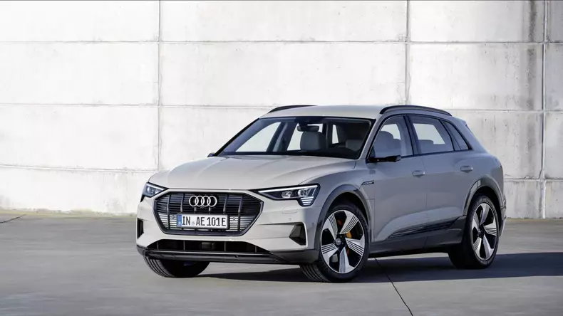 Audi e-tron SUV electric 08
