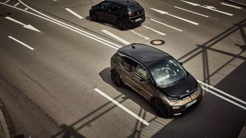 BMW i30 primeste o baterie mai mare 05