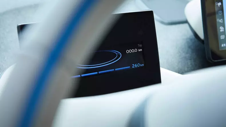 BMW i30 primeste o baterie mai mare 07